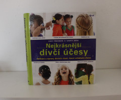 Nejkrásnější dívčí účesy - Cozy Friedman a Sheryl Berk (1)