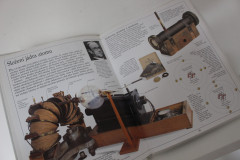 Hmota (Věda zvědavýma očima) - Christopher Cooper (2)